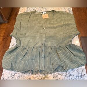 Blu Pepper olive green short sleeved button down shirt. Size Small. NWT